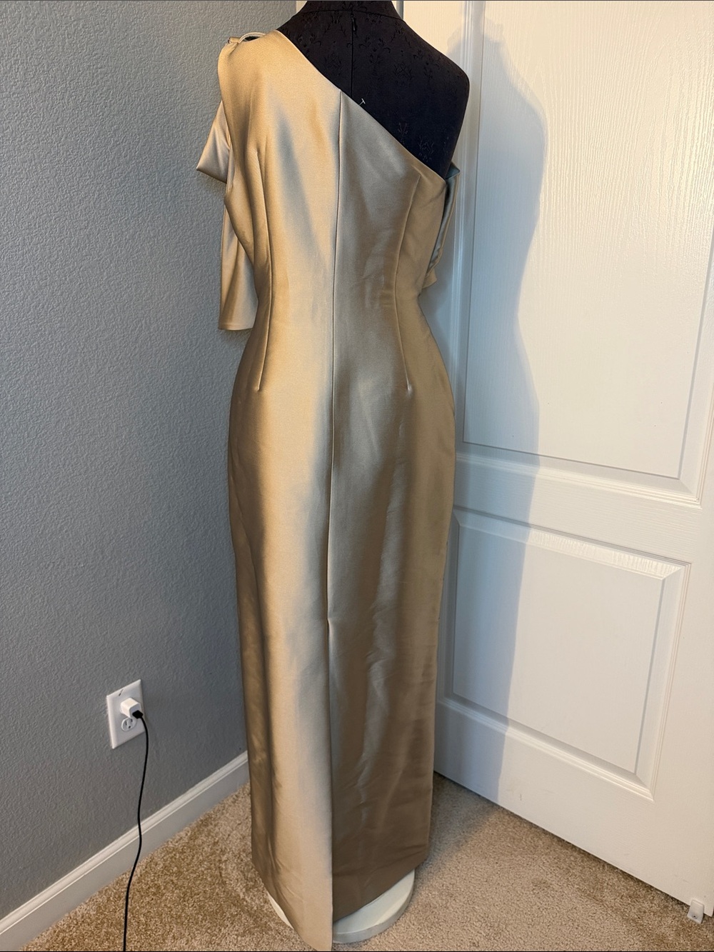 Sachin & Babi Bonnie Gown One-Shoulder Metallic Pewter Gown Bow Size 12 NEW - Picture 7 of 13